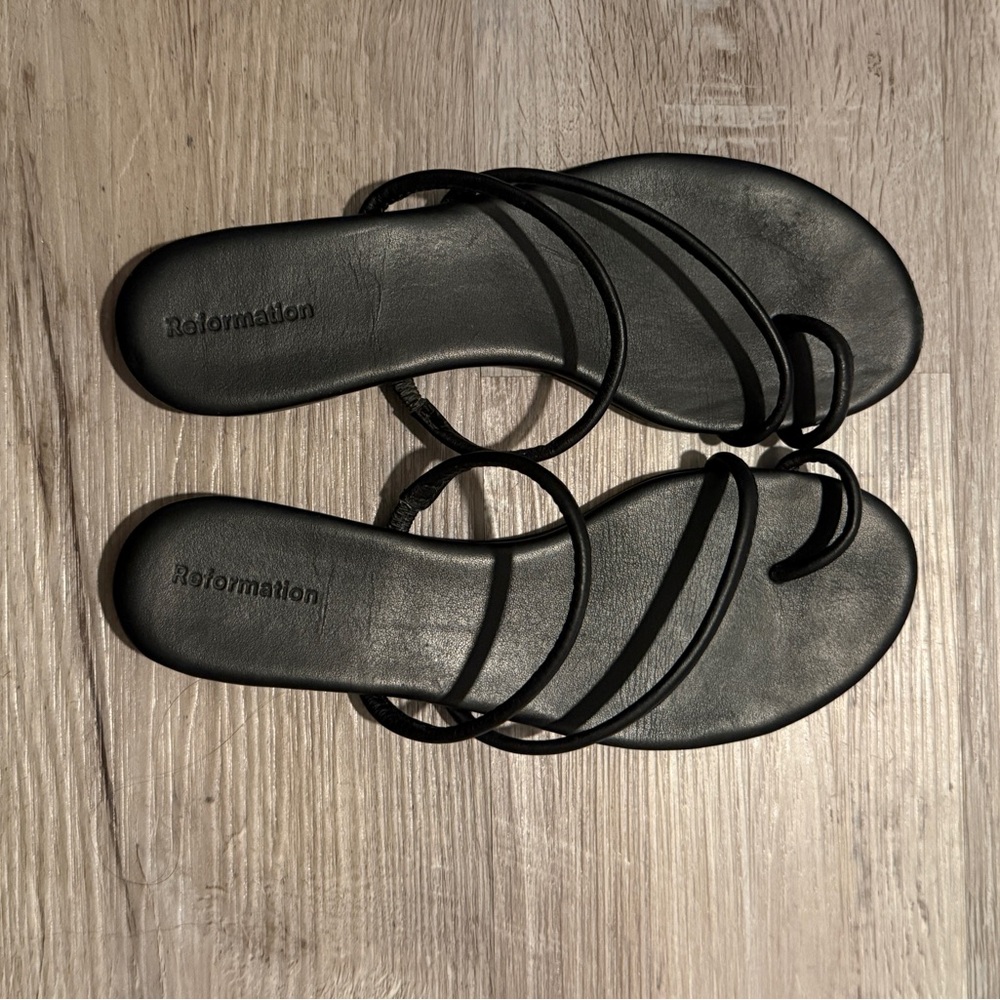Reformation Ludo Toe Ring Strappy Flat Sandal - Picture 2 of 5